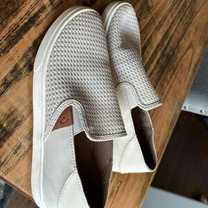 Women’s oluKai size 7 shoes